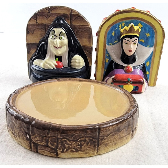Disney Parks Snow White Wicked Queen Hag Witch Salt & Pepper Shaker Set - Picture 2 of 16